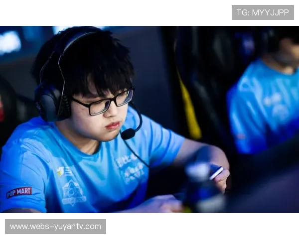 威尔逊季后赛盖帽数升至历史第三，赛后与队友合影纪念里程碑